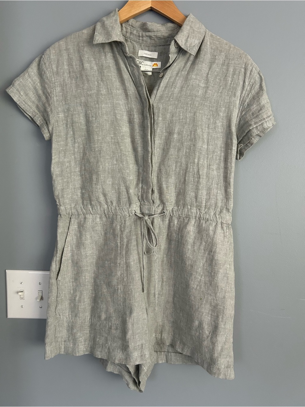 Short-Sleeve Linen Romper in Light gray/Green